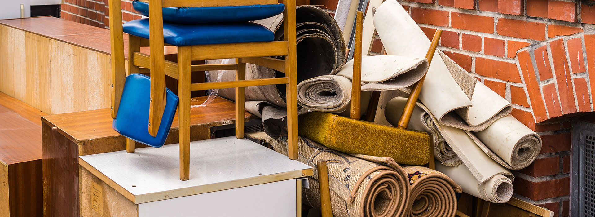 Direct Dumpsters offers junk hauling services throughout Edmonton and surrounding locations.